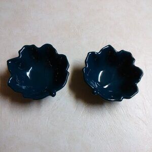 Lot of two Henn leaf bowls - small size use